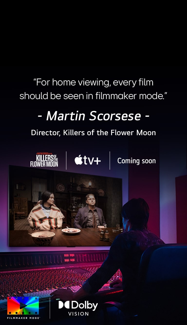 Ein Regisseur vor einem Bedienfeld, während er den Film „Killers of the Flower Moon“ auf einem LG OLED TV bearbeitet. Ein Zitat von Martin Scorsese: „Zuhause sollte jeder Film im Filmmaker Mode gesehen werden“, Bildüberlagerung mit dem „Killers of the Flower Moon“-Logo, dem Apple TV+-Logo und einem „Demnächst“-Logo.  Dolby Vision (Logo) FILMMAKER MODE™-Logo