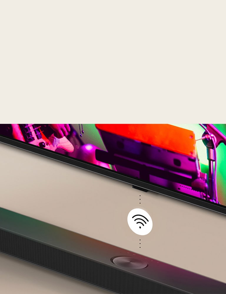 Ein Fernseher und eine Soundbar von LG an der Wand mit einer weißen Wi-Fi-Symbolgrafik in der Mitte.