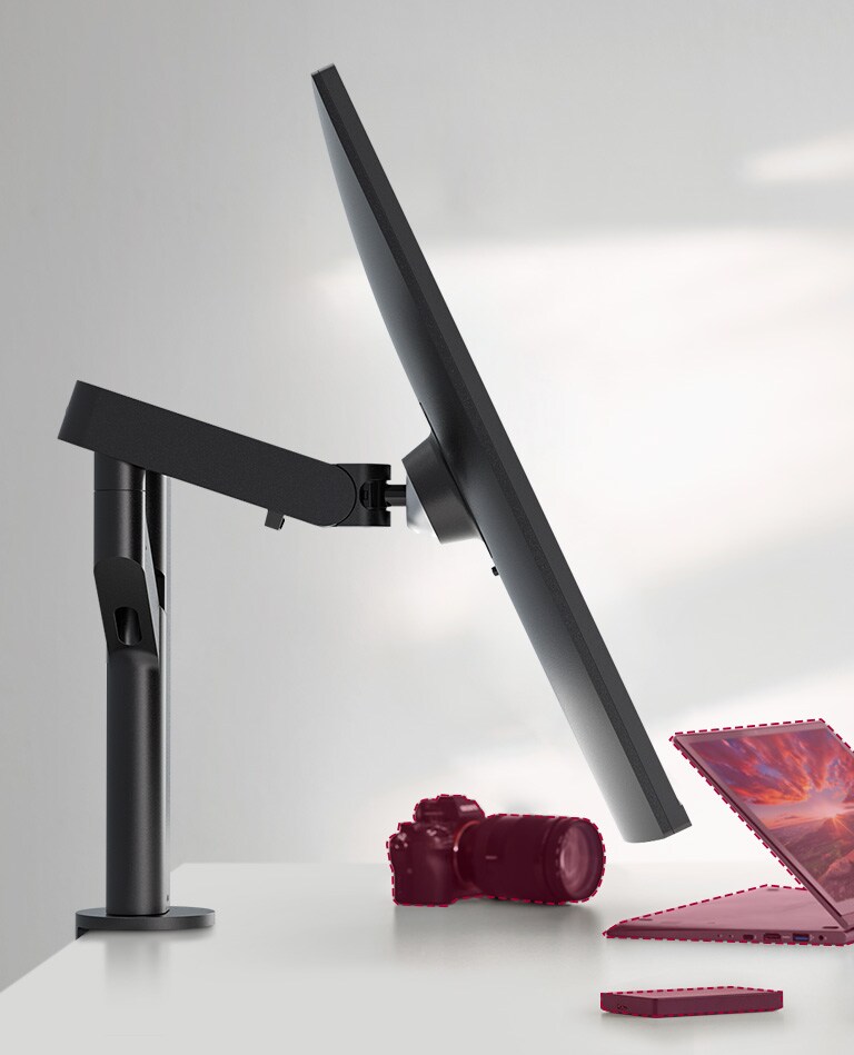 The compact design takes up very little desk surface and also contributes to easier installation.