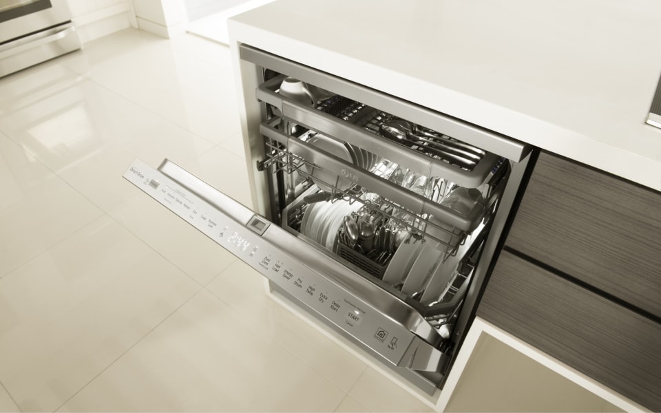 Sleek built-in dishwasher in a contemporary kitchen, seamlessly integrated with modern cabinetry for convenient dishwashing.