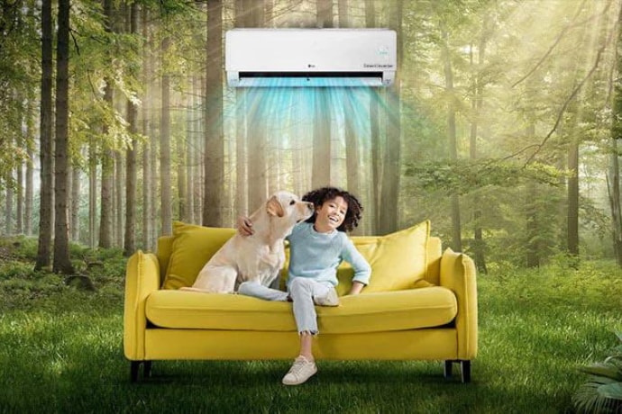 Children and pets are happy sitting on the couch in the forest, enjoying the air conditioning wind like natural wind.