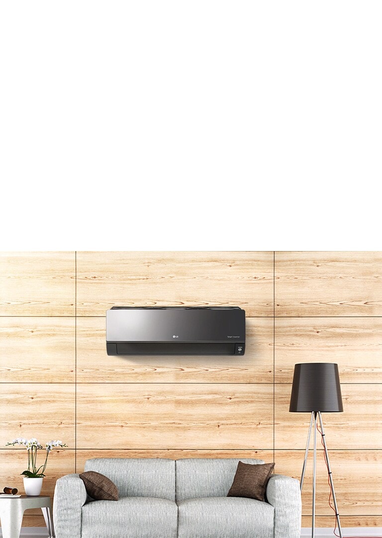 Unidade LG Hi Wall Mounted Artcool colocada no centro de uma sala que lembra uma sala de servidores, com dois racks situados em cada lado da sala, esquerdo e direito.