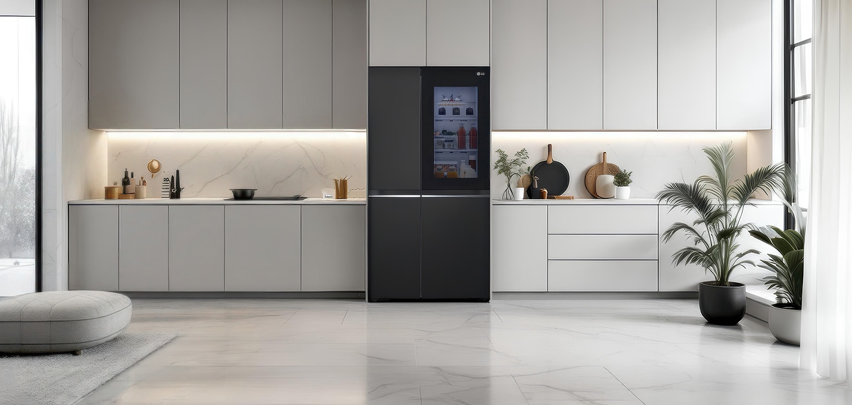 Cozinha moderna com refrigerador LG com tecnologia InstaView e design minimalista.