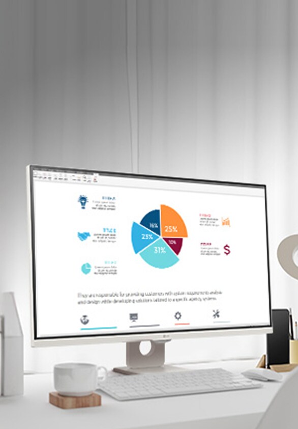 Na mesa, há um monitor inteligente, exibindo um documento de home office em que se está trabalhando. À esquerda do monitor há uma xícara e à direita há um celular, um porta-lápis e um suporte.