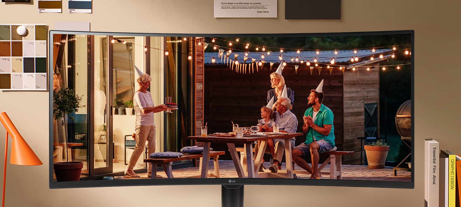 Esta imagem é a imagem do monitor 21:9 para comparação com o monitor 16:9.