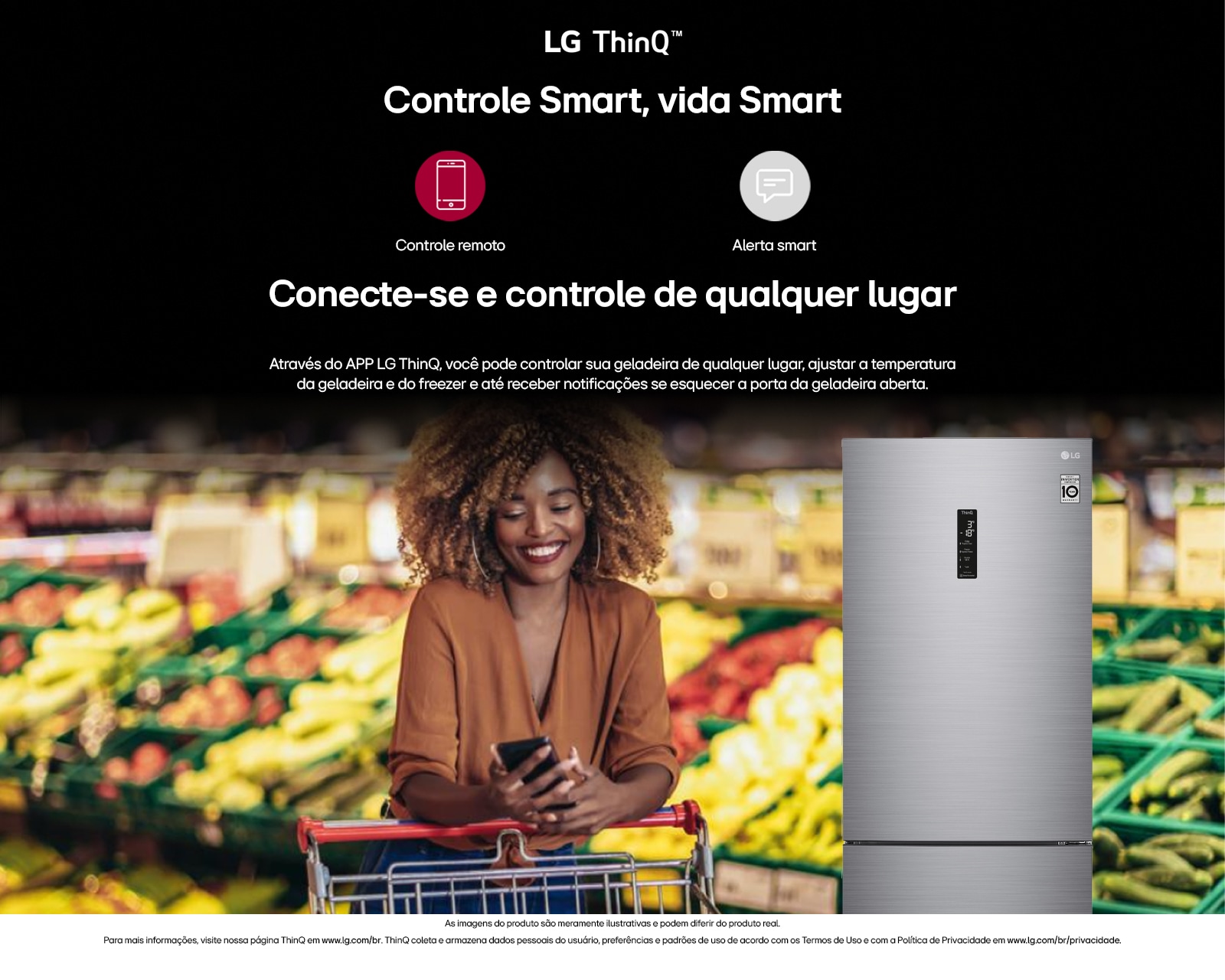  Mulher empurra carrinho de compras no supermercado, usa smartphone com LG ThinQ ao lado de uma geladeira prata LG.