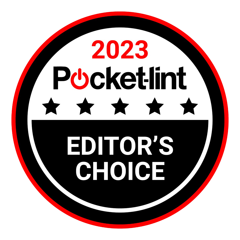  Selo de Escolha do Editor da Pocket-lint 2023 com cinco estrelas e borda vermelha, em fundo preto e branco.