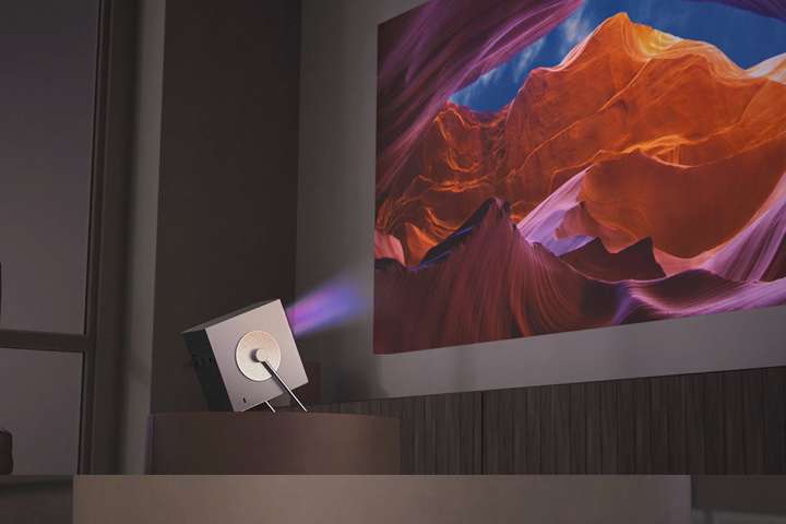 Vídeo do LG CineBeam HU710PB - ele projeta na parede de uma tela grande de 4k - 120 polegadas.