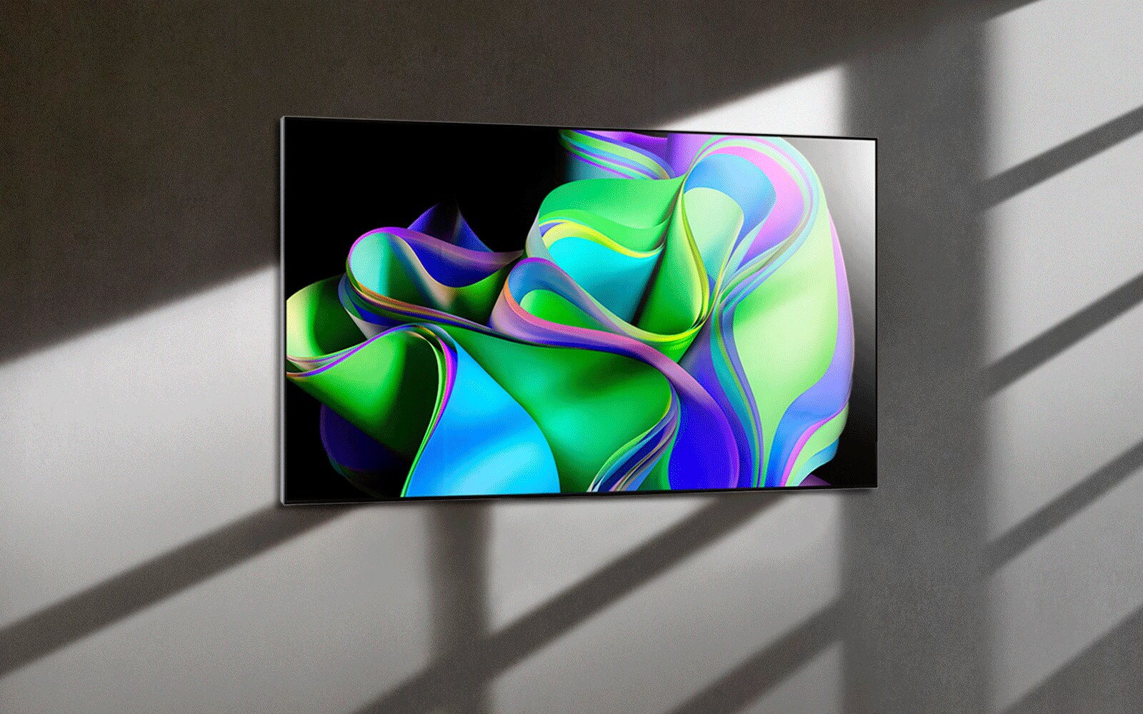 Um vídeo começa com as palavras LG OLED em fonte branca contra fundo preto. As palavras aumentam e se enchem de cor. Em seguida, a cena muda para LG OLED G3, mostrando uma arte abstrata colorida. A tela gira para o lado para apresentar a borda fina, depois fixa-se em uma parede para representar o Design One Wall.