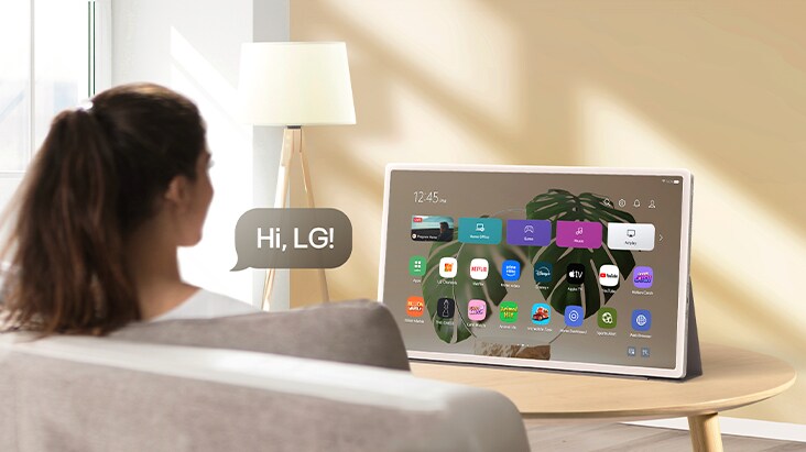 A person using voice recognition on StanbyME 2, a speech bubble is visible with text that reads Hi, LG!