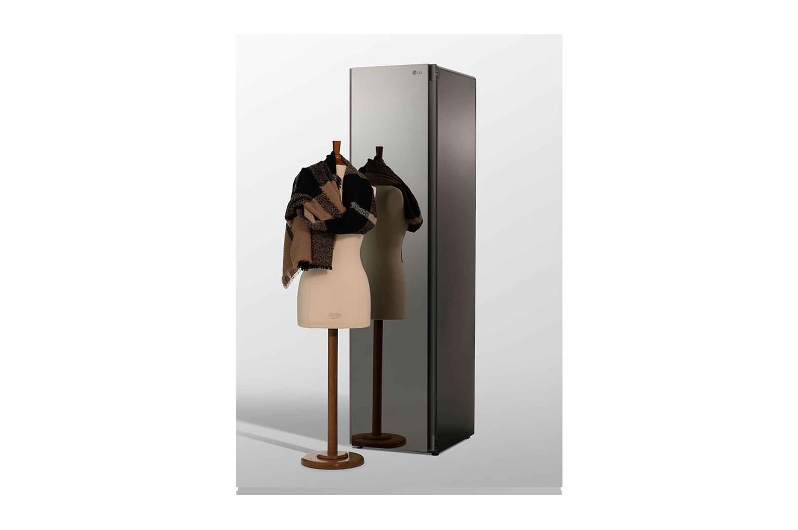 LG Styler<sup>®</sup> Steam Closet, S3MFBN
