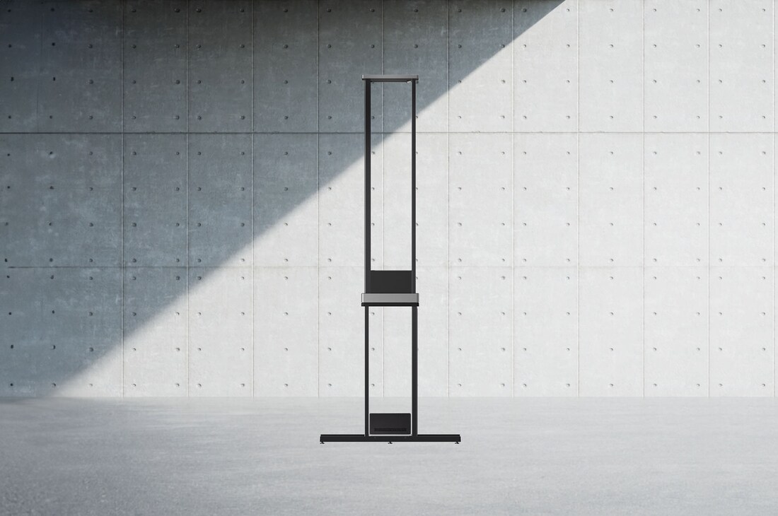 Vue latérale d’une SIGNATURE OLED T de LG avec le boîtier Zero Connect placé sur le niveau juste en dessous. 