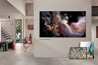 Intérieur d’une maison sophistiquée. De nombreuses œuvres d’art sont exposées. Sur le mur central se trouve un LG TV avec des œuvres d’art populaires sur l’écran. Le téléviseur ressemble à un tableau de musée.