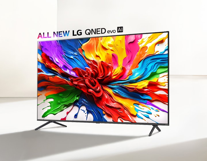 LG QNED TV sur un support dans un espace à dominante blanche. Sur l’écran du téléviseur, une tache de peinture colorée montre comment les téléviseurs QNED peuvent afficher une large gamme de couleurs vibrantes avec un contraste agréable. Le tout nouveau logo LG QNED evo AI est placé au-dessus du téléviseur. 