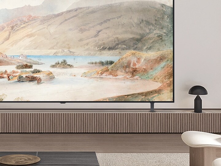 Gros plan sur un coin d’un LG OLED TV dans un salon. Situé sur un support. On peut constater que la silhouette élancée s’harmonise bien avec la décoration intérieure.