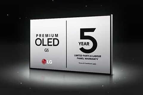 Le logo LG OLED Care+ ainsi que la garantie de 5 ans sur le panneau sur fond noir.