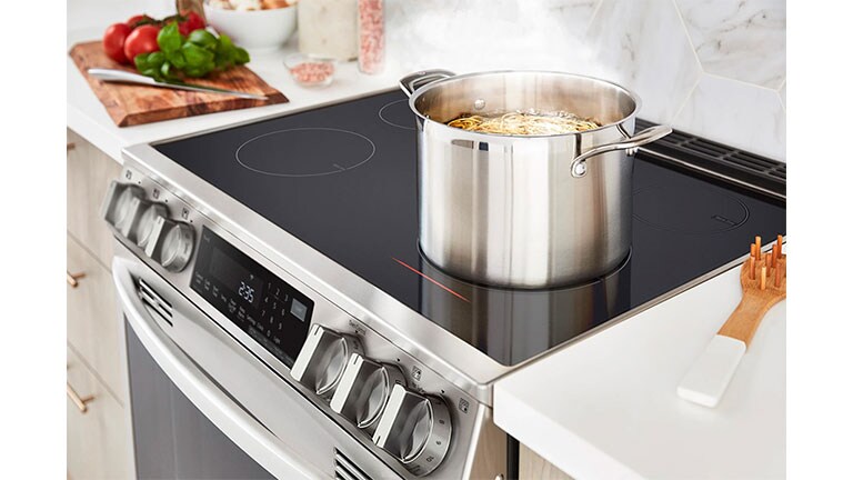 La technologie à induction pour une cuisson puissante et précise