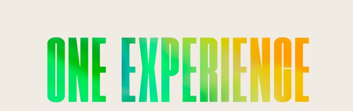 Les mots « ONE EXPERIENCE » (UNE EXPÉRIENCE) dans un motif dégradé vert et jaune.
