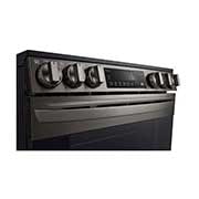 LG Cuisinière encastrable électrique intelligente de 6,3 pi³ en acier inoxydable noir équipé du Wi-Fi, d’une convection par ventilateur et de la technologie Air Fry et EasyClean<sup>MD</sup>., LSEL6333D