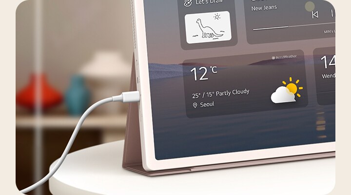 Gros plan sur un câble USB-C connecté au StanbyME 2.