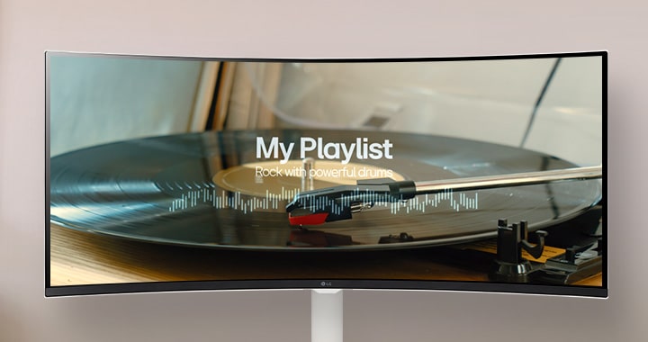 La vidéo montre un écran webOS contrôlé à l’aide d’un clavier et d’une souris.