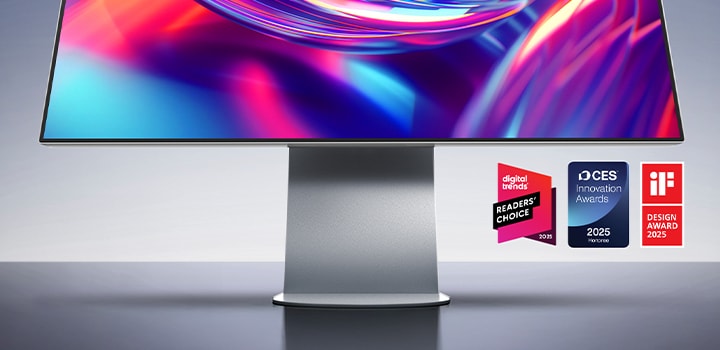 Image du produit LG UltraFine™ evo 32U990A avec son logo et les logos des récompenses en dessous