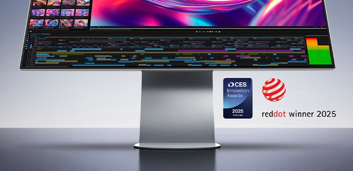 Image du produit LG UltraFine™ evo 32U990A avec son logo et les logos des récompenses en dessous
