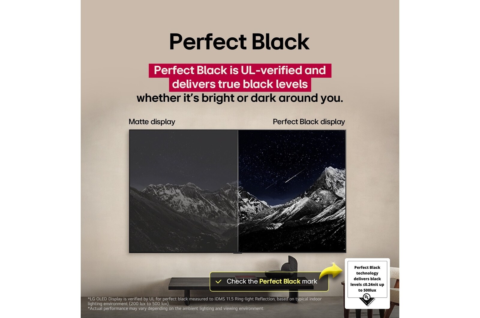 Espace salon avec une LG OLED TV à fixation murale. Sur la TV se trouve une chaîne de montagnes face à un ciel sombre et nocturne rempli d’étoiles. Cette scène est divisée en deux pour montrer comment le Noir parfait offre des niveaux de True Black, dans un espace lumineux ou sombre. Un côté montre la scène dans une version plus terne et plus grise du paysage étiquetée, écran sans Noir parfait. De l’autre côté se trouve une image plus agréable avec une gamme dynamique élargie de noirs et de blancs. L’écran est étiqueté Noir parfait. La certification du logo est également visible, la technologie Noir parfait offre des niveaux de noir inférieurs ou égaux à 0,24 nit et jusqu’à 500 lux. Une bulle de texte est à côté, qui dit : vérifiez le logo de certification Noir parfait. 