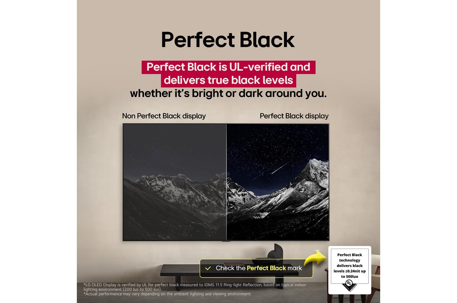 Sala de estar con una LG OLED TV montada en la pared. En la TV se muestra una cadena montañosa bajo un cielo nocturno oscuro lleno de estrellas. Esta escena está dividida a la mitad para mostrar cómo Negro Perfecto ofrece verdaderos niveles de negro, ya sea que haya luz u oscuridad a tu alrededor. Una mitad de la imagen muestra una versión más opaca y gris del paisaje, con la etiqueta: Pantalla sin Negro Perfecto. La otra mitad muestra una imagen más atractiva con un mayor rango dinámico de negros y blancos. Esta mitad dice: Pantalla negro perfecto. También puede verse el logotipo de certificación: La tecnología Negro Perfecto ofrece niveles de negro inferiores o iguales a 0,24 nit y hasta 500 lux. A su lado, hay un globo de texto en el que se lee: Verifica la marca de certificación Negro Perfecto.