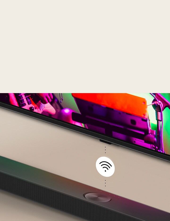 Televisor LG y barra de sonido LG montados en la pared con un símbolo de Wi-Fi blanco en el medio.