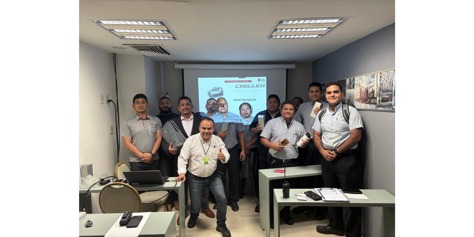 Equipo de trabajo LG quien implemento la solucion para el Hotel de Cancún