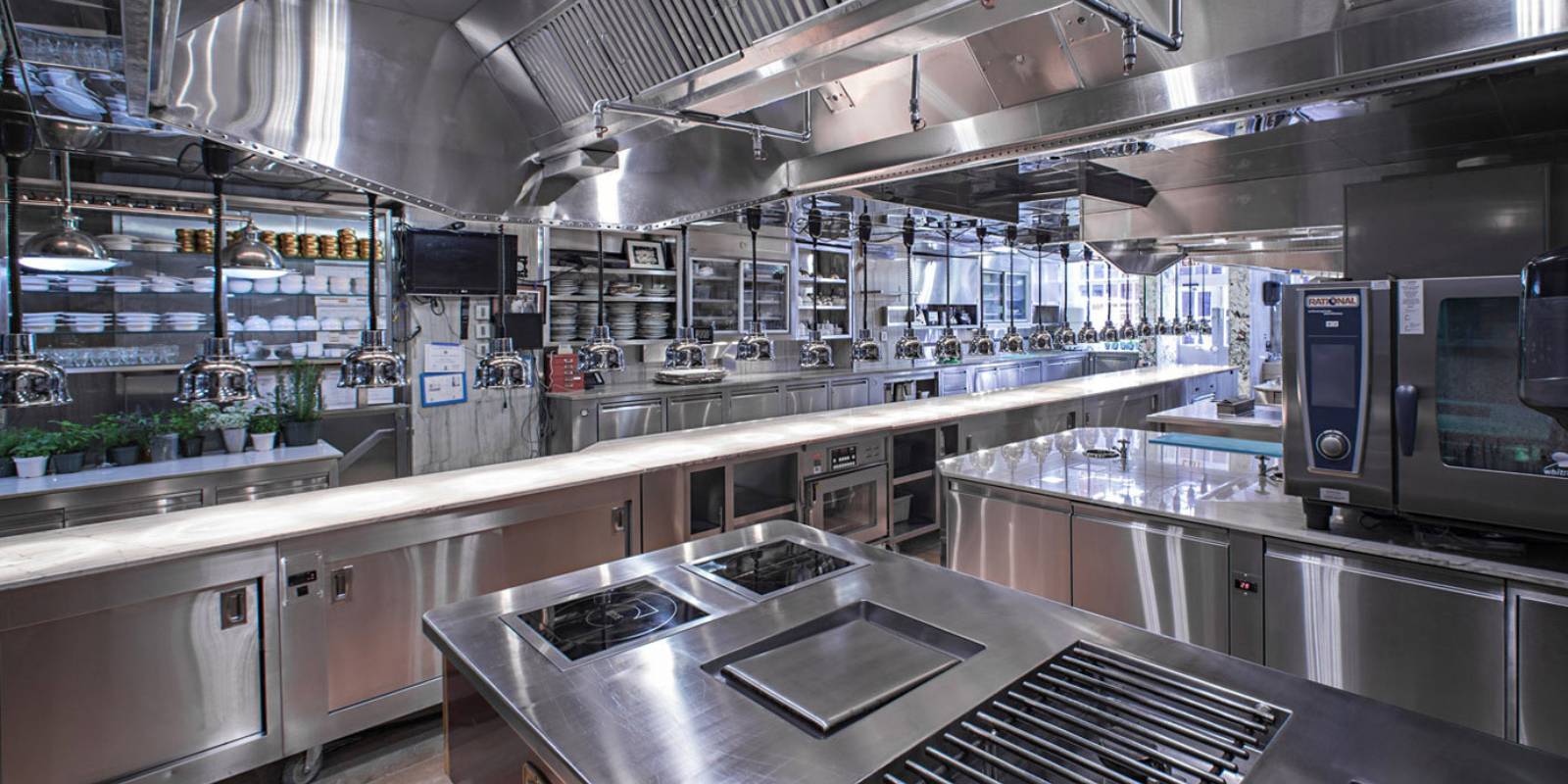 Cocina con aire acondicionado
