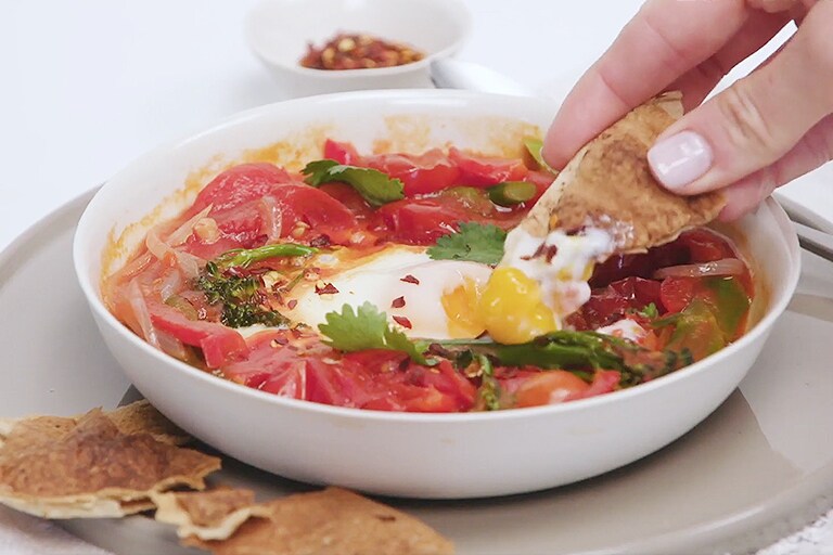 Tazones de shakshuka para el desayuno