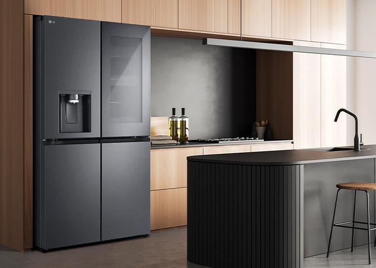 Nevera LG Instaview en cocina moderna