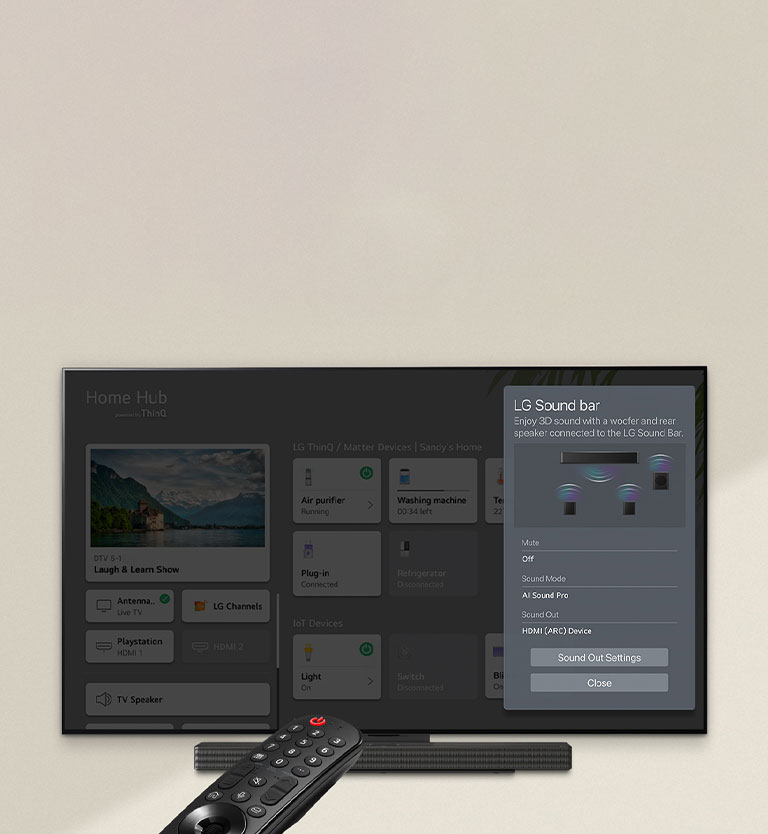 Un control remoto apuntando a un televisor LG Nanocell que muestra la configuración de control de la barra de sonido al lado derecho de la pantalla.