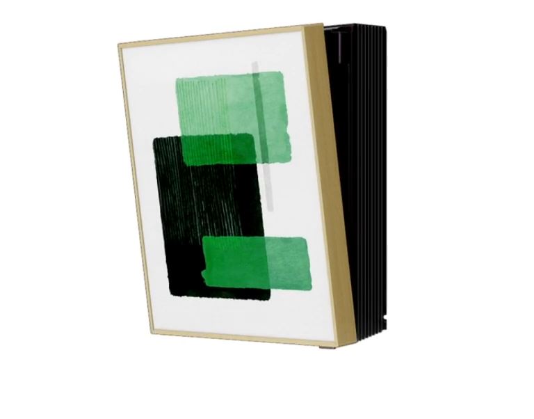 Convierte el electrodoméstico en arte con un panel enmarcado en madera para exhibir cualquier obra maestra.