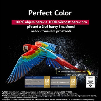 Barevný papoušek v ultra vysokém rozlišení na černém pozadí. Všude kolem se ve vzduchu vznášejí kapky vody. Obrázek je ukázkou technologie Perfect Color, kdy každý odstín na těle papouška je výrazný a zářivý. Jsou vidět různá loga certifikací UL a Intertek. Týkají se 100% věrnosti podání barev a 100% barevného objemu. Je také vidět text Podívejte se na značku certifikace Perfect Color.