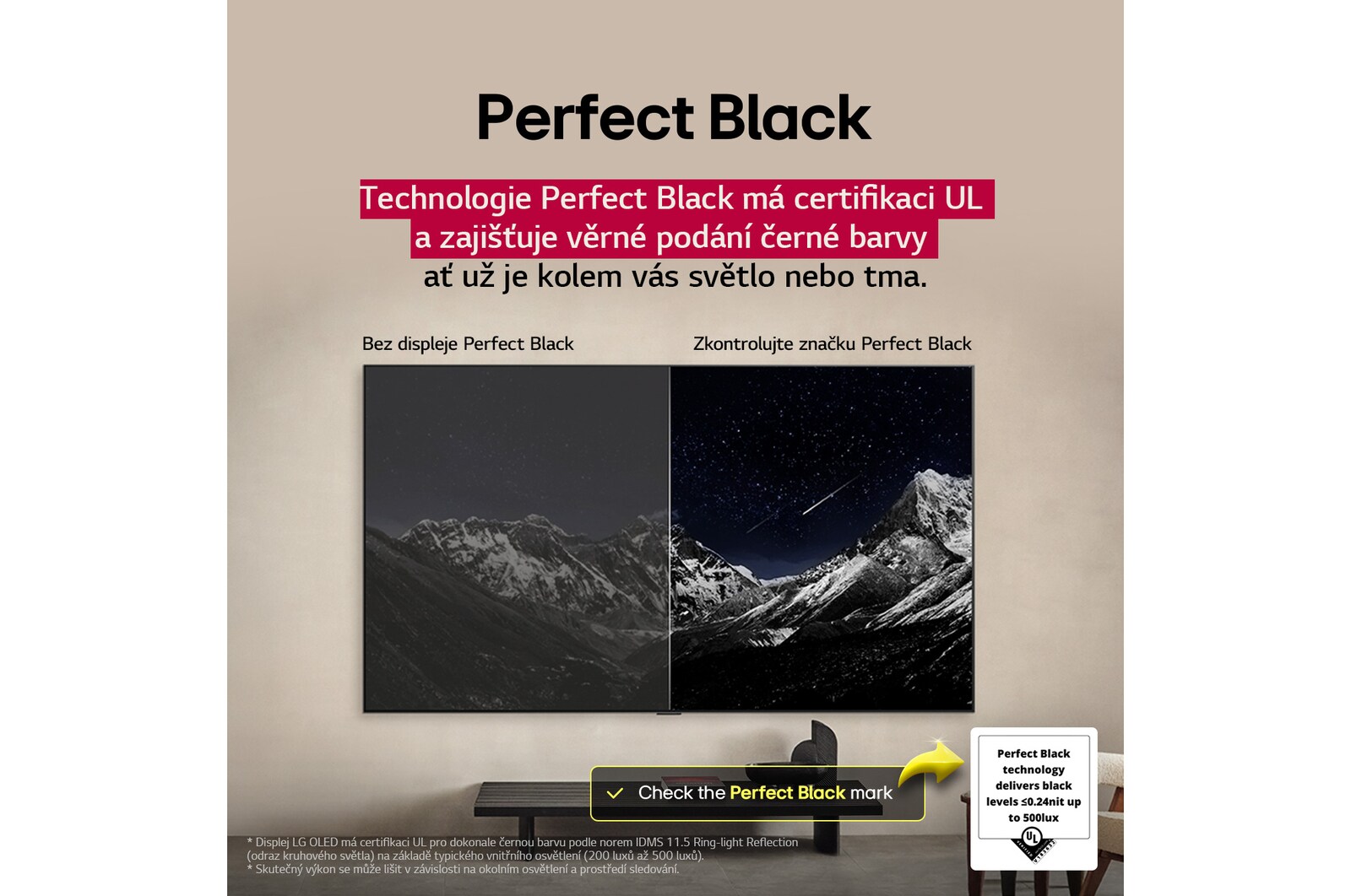 Obývací pokoj s televizorem LG OLED TV připevněným na stěně. Na televizoru je vidět horský masiv na pozadí temné večerní oblohy plné hvězd. Scéna rozdělená na dvě části demonstruje, jak technologie Perfect Black zajišťuje věrné podání černé barvy, ať už je kolem vás světlo nebo tma. Na jedné straně scény je tlumenější, šedší verze krajiny s popiskem „Matný displej“. Na druhé straně je obraz příjemnější a má větší dynamický rozsah černé a bílé. Nese označení Perfect Black. Viditelná je také certifikace loga, technologie Perfect Black zajišťuje úroveň černé barvy nižší nebo rovnou 0,24 nit až do 500 luxů. Po straně je textová bublina s nápisem Podívejte se na značku certifikace Perfect Black.