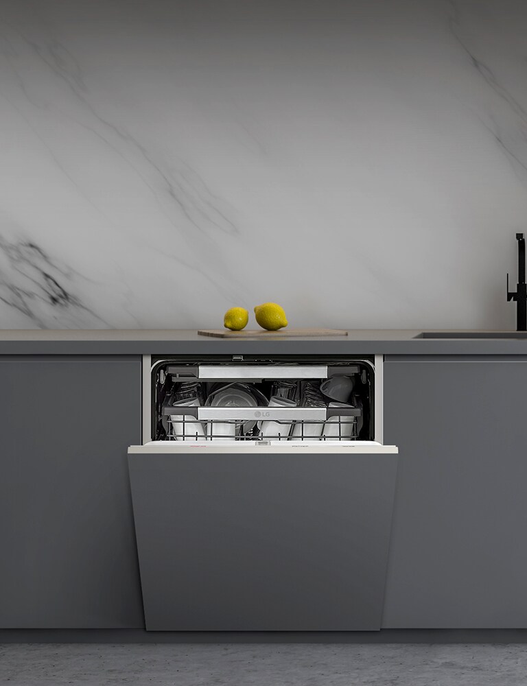 Záběry vestavných myček nádobí LG instalovaných v různých interiérech kuchyní s odpovídajícími dveřními panely.