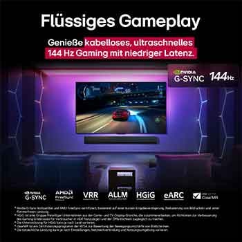 LG SIGNATURE OLED TV M5 mit Spiel auf dem Bildschirm, das flüssiges und nahtloses Gameplay zeigt. Die Zero Connect Box ist zwar sichtbar, fügt sich aber gut in den Raum ein. Gaming-Zertifizierungen sind sichtbar. Der Text handelt von ultraschnellem, kabellosem Gaming mit 120Hz und geringer Latenz.