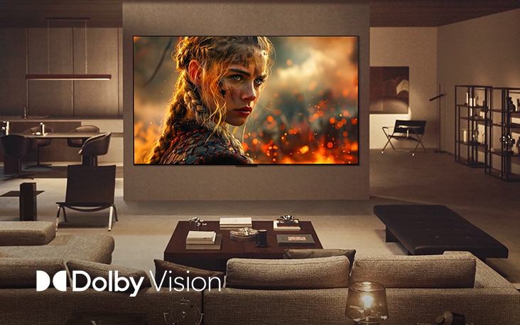 Wohnzimmer mit einem an der Wand befestigten LG TV. Auf dem Fernseher läuft ein Film mit unglaublicher Realisierung von Farben, Klarheit und Kontrast. Ebenfalls gezeigt wird das Dolby Vision-Logo.