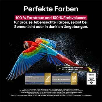 Bunter Papagei in ultrahoher Auflösung vor schwarzem Hintergrund. Rundherum schweben Wassertropfen in der Luft. Das Bild präsentiert Perfect Color, wobei jeder einzelne Farbton auf dem Körper des Papageis leuchtend und lebendig ist. Verschiedene Logo-Zertifizierungen von UL und Intertek sind sichtbar. Diese beziehen sich auf seine 100%ige Farbtreue und sein 100%iges Farbvolumen. Auch Text ist sich