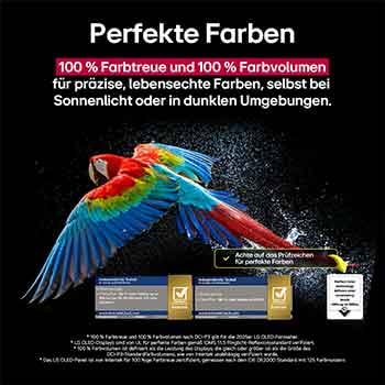 Bunter Papagei in ultrahoher Auflösung vor schwarzem Hintergrund. Rundherum schweben Wassertropfen in der Luft. Das Bild präsentiert Perfect Color, wobei jeder einzelne Farbton auf dem Körper des Papageis leuchtend und lebendig ist. Verschiedene Logo-Zertifizierungen von UL und Intertek sind sichtbar. Diese beziehen sich auf seine 100%ige Farbtreue und sein 100%iges Farbvolumen. Auch Text ist sich
