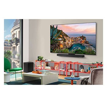 Auf dem Bildschirm eines LG OLED-Fernsehers befindet sich die webOS 25-Startseite, die mit Apps und Unterhaltungsinhalten gefüllt ist. Neben dem Fernseher befindet sich die LG AI Magic Remote-Fernbedienung. Der AI Button ist hervorgehoben, als ob sie durch die Stimme des Benutzers aktiviert wurde. Daneben befindet sich eine Sprechblase, die auf "Mein Profil" umschaltet. Der kurze Text erklärt, wie Nutzer nun ihre Stimme mit ihrem persönlichen Profil synchronisieren können, um eine einfachere Navigation und personalisierte Empfehlungen zu erhalten.