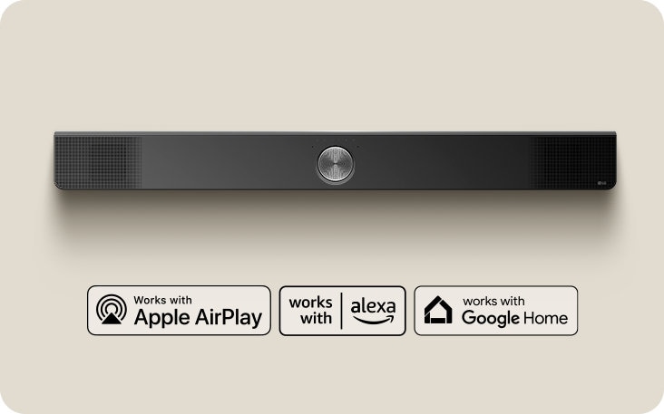 Eine Luftaufnahme einer LG Soundbar.  Apple AirPlay-Logo Amazon Alexa-Logo Google Home-Logo