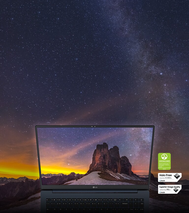 Das Bild drückt die naturgetreue Optik durch die weite Nachtszene voller Sterne und Sonnenuntergang aus.