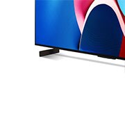 Nahaufnahme des LG OLED evo TV C4 von der Basis aus