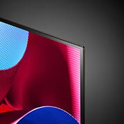 Nahaufnahme des LG OLED evo TV C4 von der Oberkante