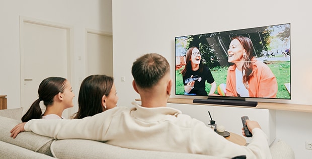 Bild mit Personen und LG-Haushaltsgeräten