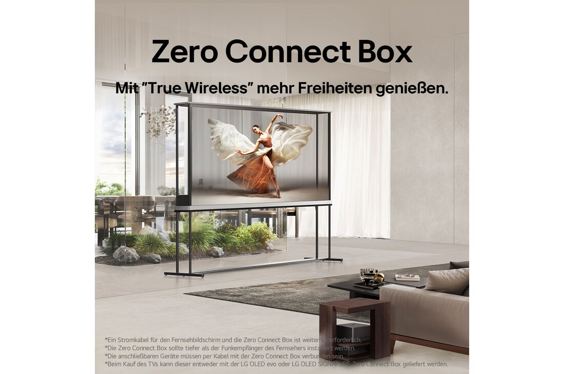 Der LG Signature OLED T steht in der Mitte eines modernen Wohnzimmers und stellt eine Tänzerin dar. Die Zero Connect Box steht auf einem kleinen Tisch neben der Couch.